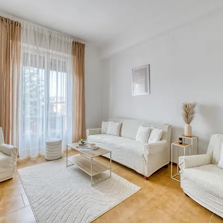 Apartamento Guesthost - Cozy With Balconies