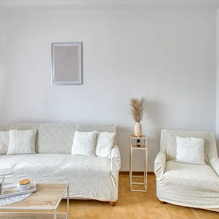 Apartamento Guesthost - Cozy With Balconies Spoleto