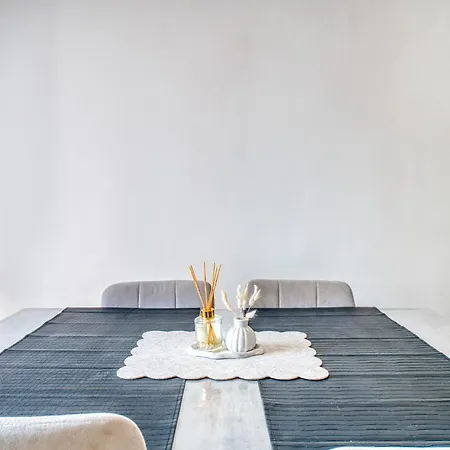 Apartamento Guesthost - Cozy With Balconies