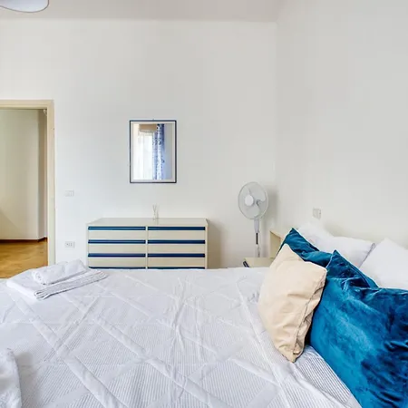Guesthost - Cozy With Balconies Apartamento