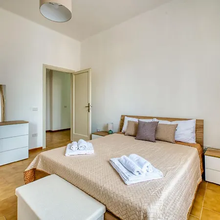 Apartamento Guesthost - Cozy With Balconies Spoleto