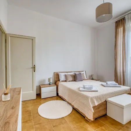 Guesthost - Cozy With Balconies Spoleto