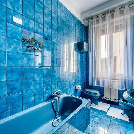 Guesthost - Cozy With Balconies Apartamento *