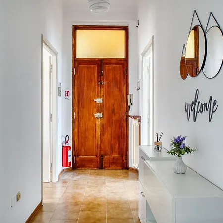 Guesthost - Cozy With Balconies Spoleto