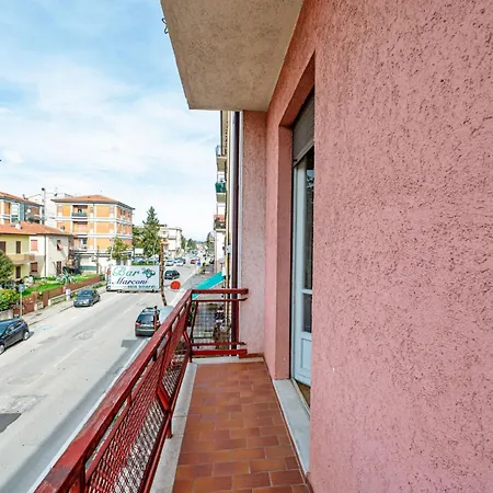 Guesthost - Cozy With Balconies Spoleto